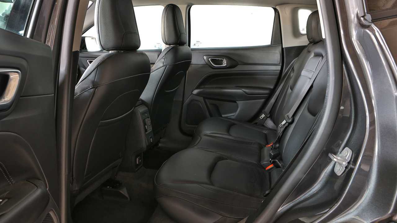 Interior do Jeep Compass Sport