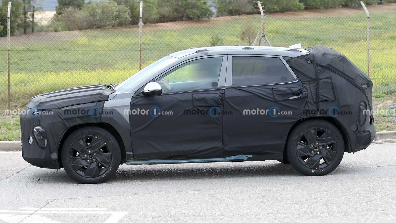Hyundai Kona 2023, le nuove foto spia