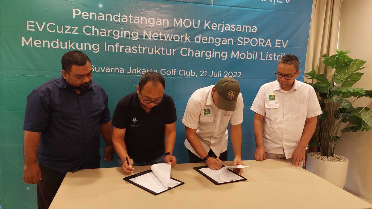 Kerja sama Spora EV dengan EVCuzz