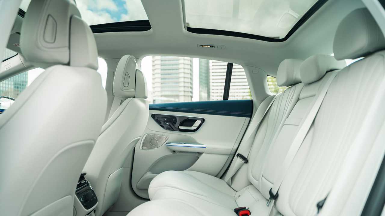Mercedes-Benz EQE 350+ test rear seats