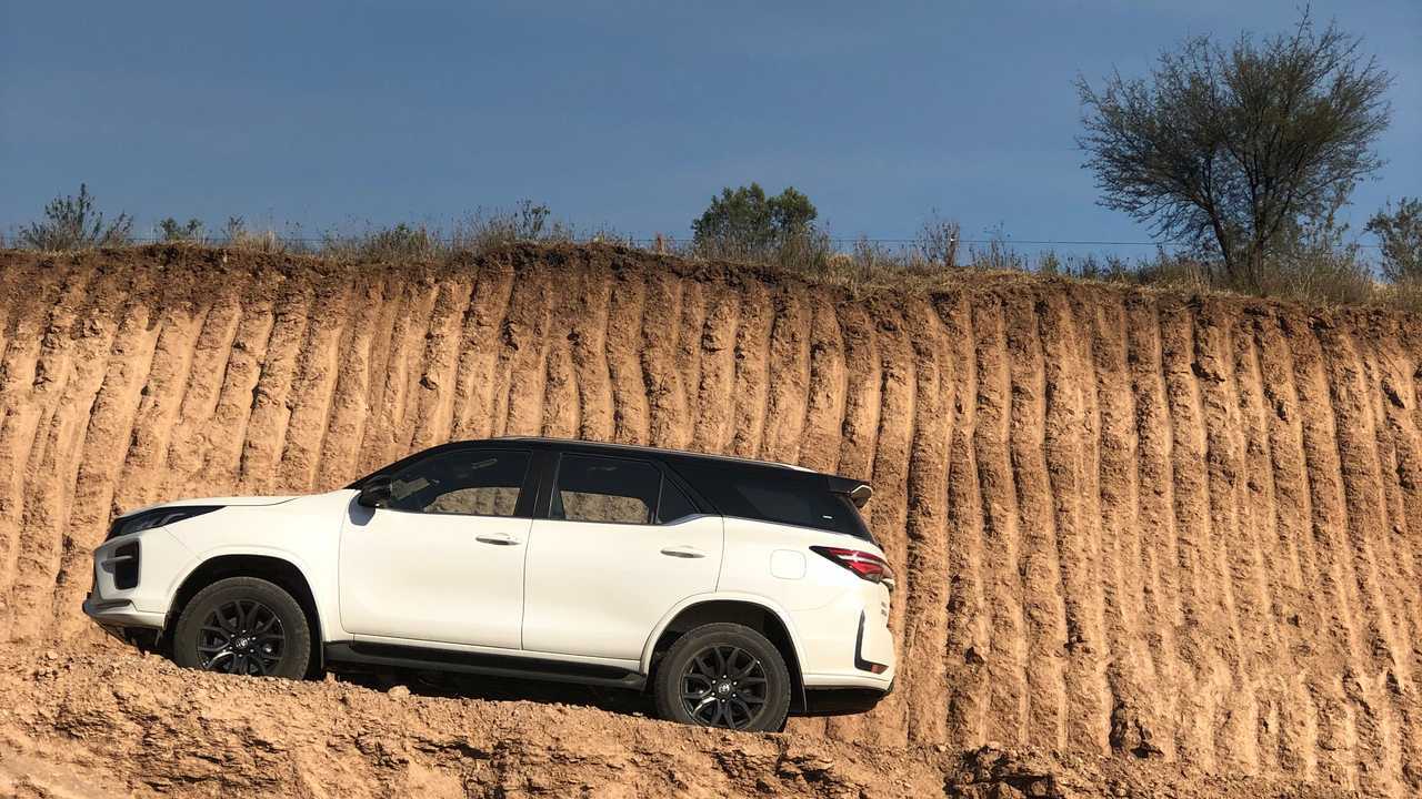 TOYOTA-SW4-GRSPORT-19