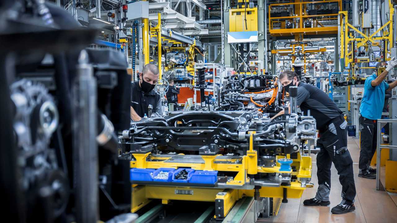 La produzione delle nuove Mercedes elettriche