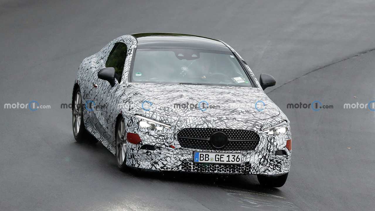 Mercedes CLE Coupé, le prime foto spia