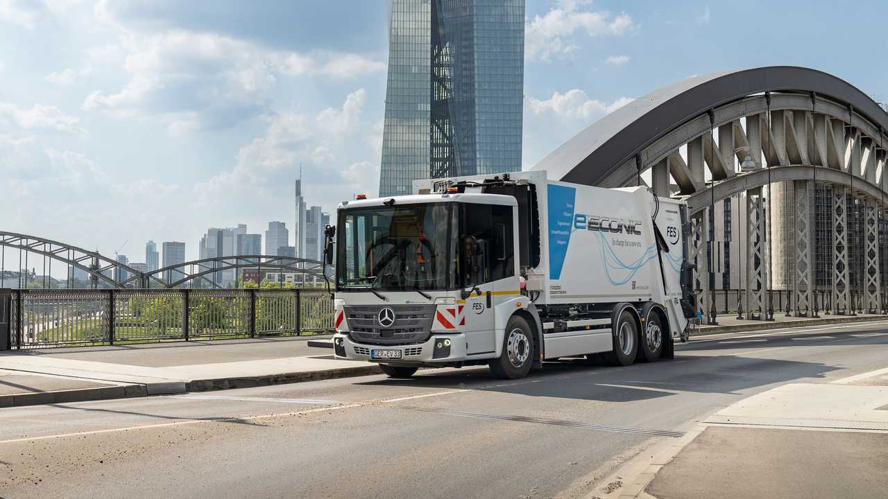 Mercedes-Benz eEconic in prima linea nella raccolta rifiuti a Francoforte