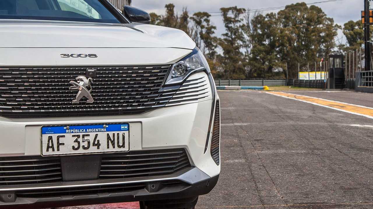 005584_HernandoPollicelli_Peugeot 3008_Box