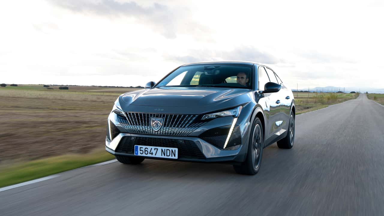 Peugeot e-408 GT 2025