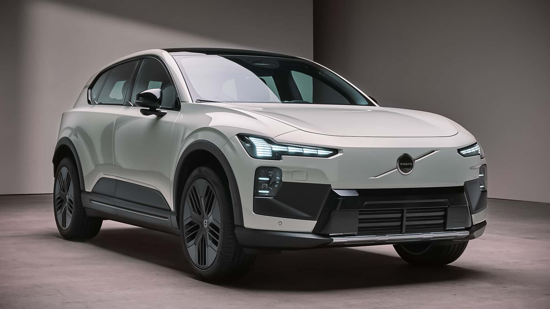 Volvo EX60 Cross Country, вид спереди три четверти