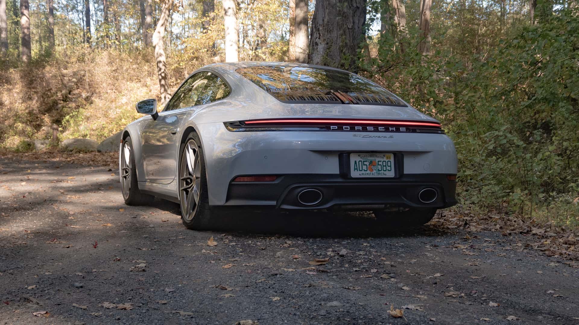 https://cdn.motor1.com/images/mgl/BXY9YA/s1/2025-porsche-911-carrera-s.jpg