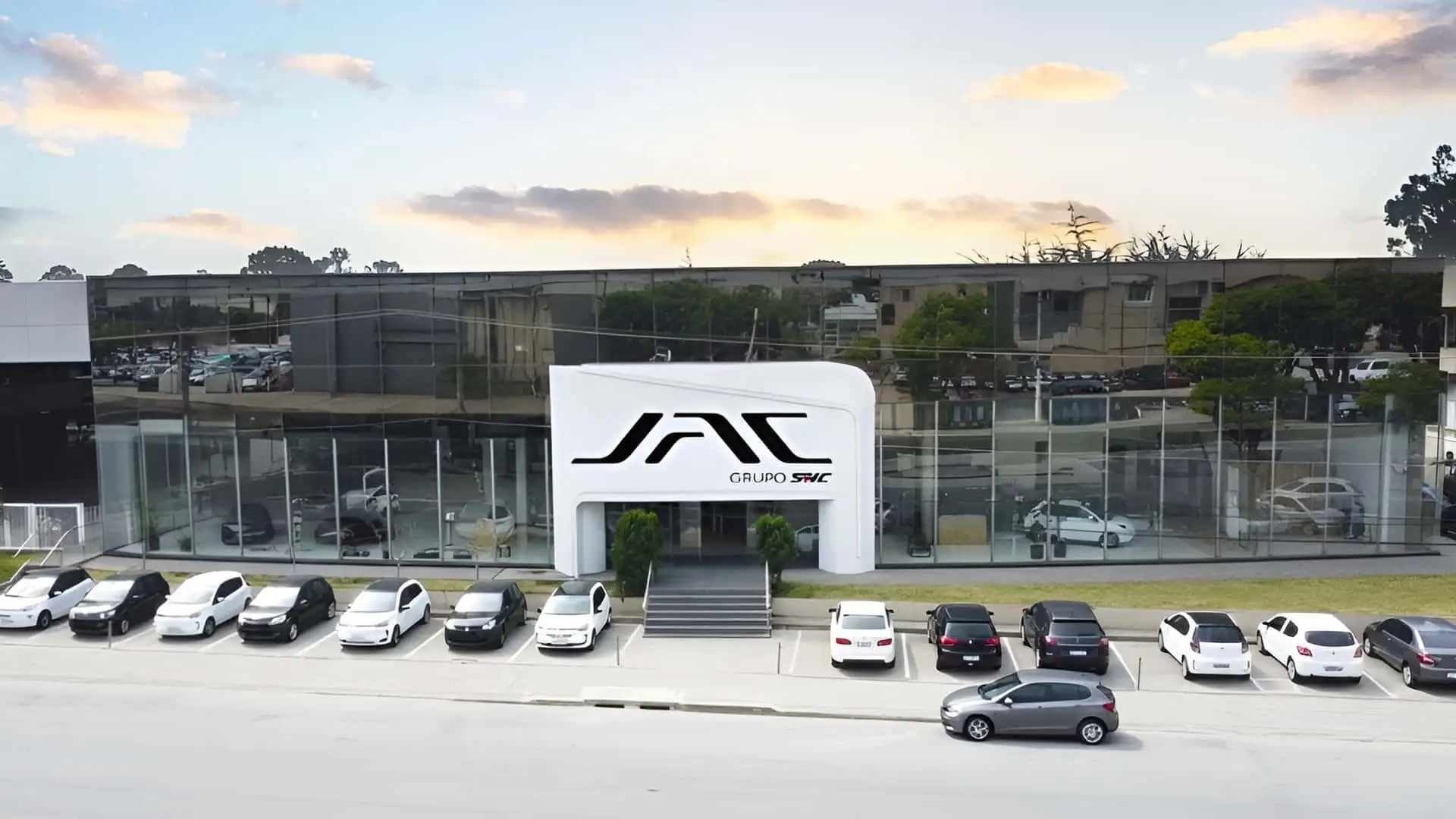 Concessionária real JAC Motors e Grupo SHC no bairro do Limão, em São Paulo, fotografada na inauguração