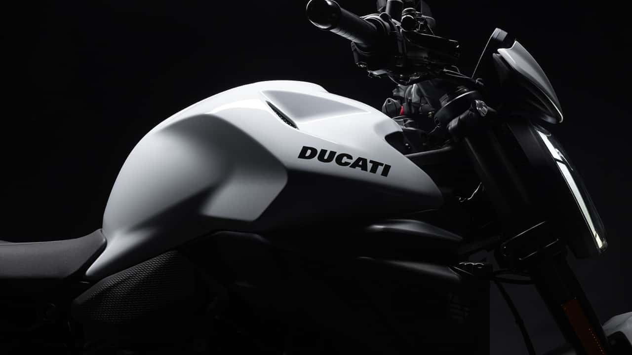 2026 Ducati Monster - Studio