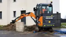 DEVELON DX23E-7: il miniescavatore elettrico per l'agricoltura