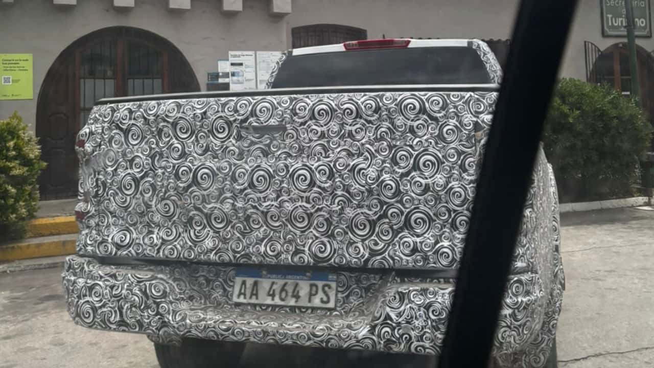 Flagra: Toyota já testa nova Hilux na Argentina