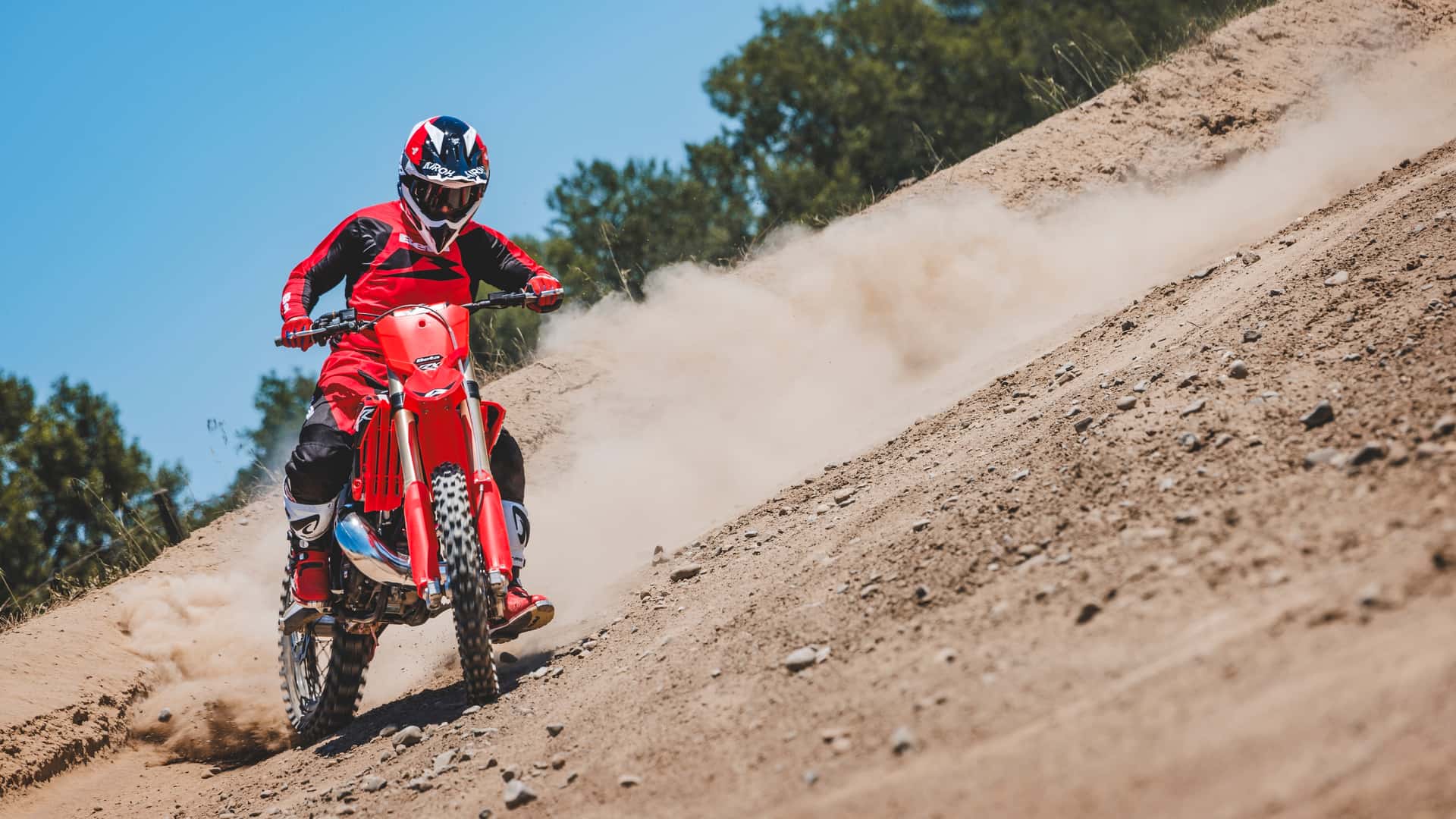 Il n'y a pas de nouveaux ajouts à la ligne de motocross à deux temps de Beta, avec le retour des 250 RX et 350 RX, comme prévu
