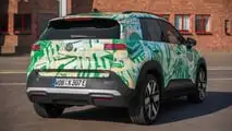 Versão da série VW ID Cross disfarçada em fotos de fábrica (2026)
