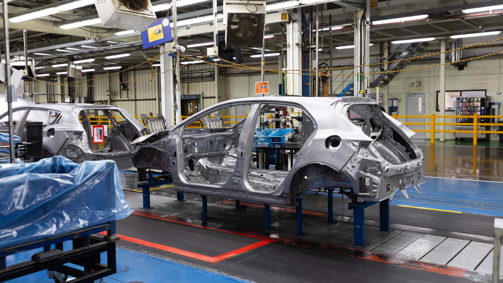 https://cdn.motor1.com/images/mgl/BXZLn6/s1/toyota-uk-production.jpg