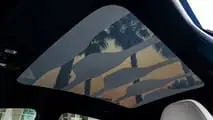 Mercedes GLC EQ (2026): Das Glasdach, hier in halbtransparenter Einstellung