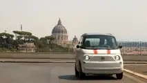 Fiat consegna Topolino e Tris al Vaticano