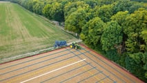 Nuovi trattori John Deere 8R, 8RT e 8RX: comfort evoluto, più efficienza e tecnologie smart per aziende agricole. in crescita
