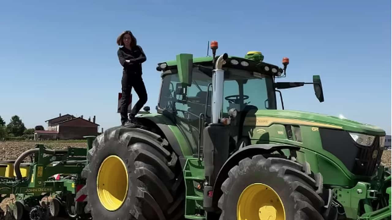 John Deere,1400 vacche e l'agricoltura di precisione
