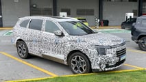 Flagra: Jetour X70L, rival de Song Plus, é visto em SP