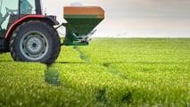  Fertilizzanti: dazi UE sospesi e 100 milioni per le aziende agricole