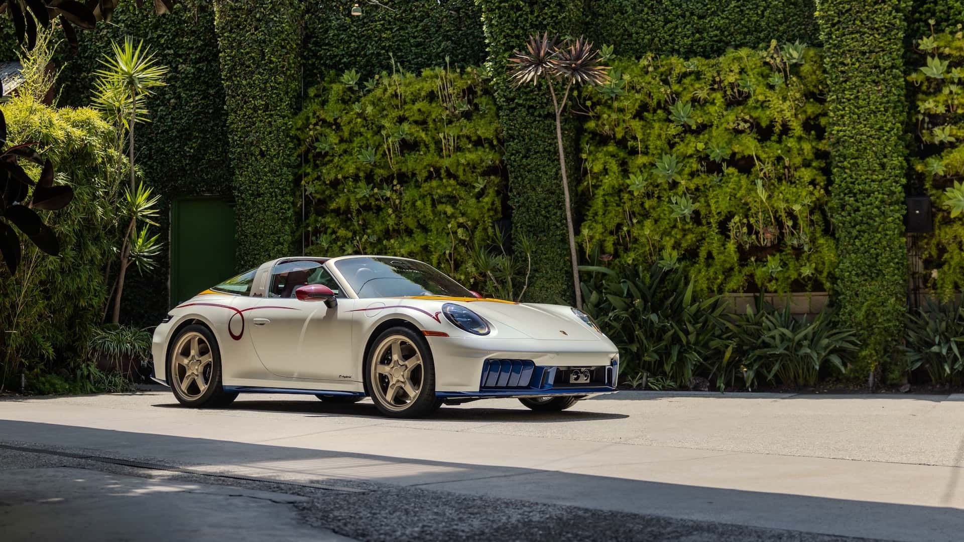https://cdn.motor1.com/images/mgl/BXZny6/s1/porsche-and-pixar-toy-story-collaboration.jpg