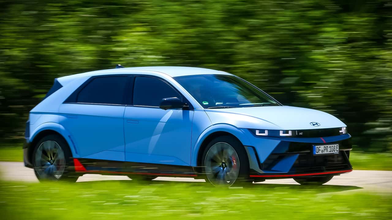 Hyundai Ioniq 5 N (2024) in Fahrt