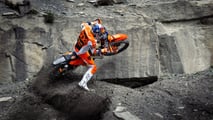 590295_MY25_KTM_300_EXC_XC-W_HARDENDURO_01_ACTION_EXC HARDENDURO
