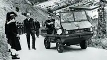 Königin Elizabeth II. an Bord eines Haflingers in Österreich (1969)