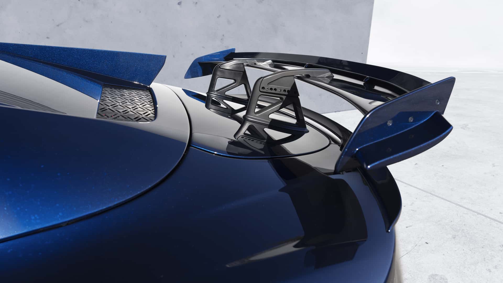 https://cdn.motor1.com/images/mgl/BXxgPj/s1/alpine-a110-r-ultime.jpg