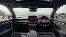 2025 Skoda Superb SportLine (UK-spec)