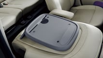 Hyundai Inster (2025): Ausklapp-Tablett am umgeklappten Beifahrersitz