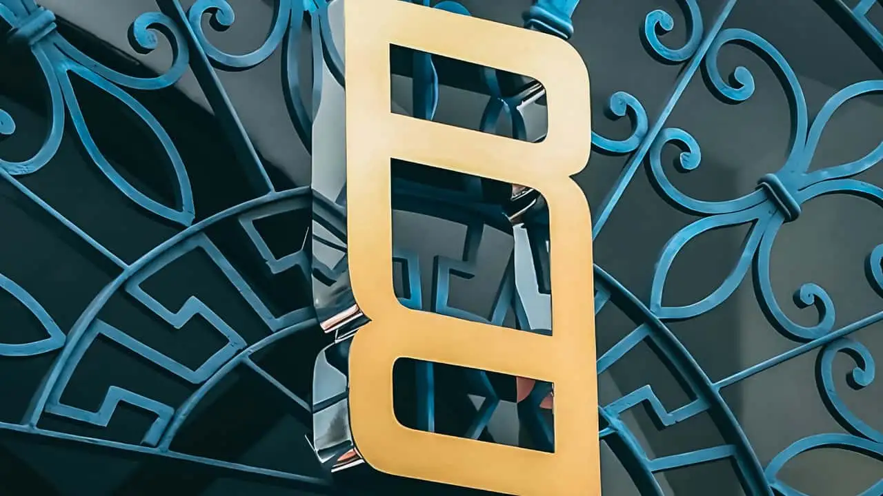 new-range-rover-stacked-and-mirroed-double-r-logo.webp