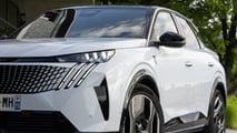 Peugeot E-3008 Dual Motor, la prova su strada di Motor1.com