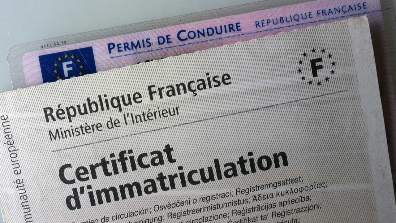 Carte grise, Permis de conduire