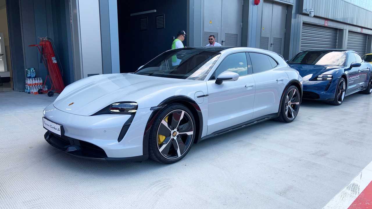 Porsche Taycan Cross Turismo, российский дебют