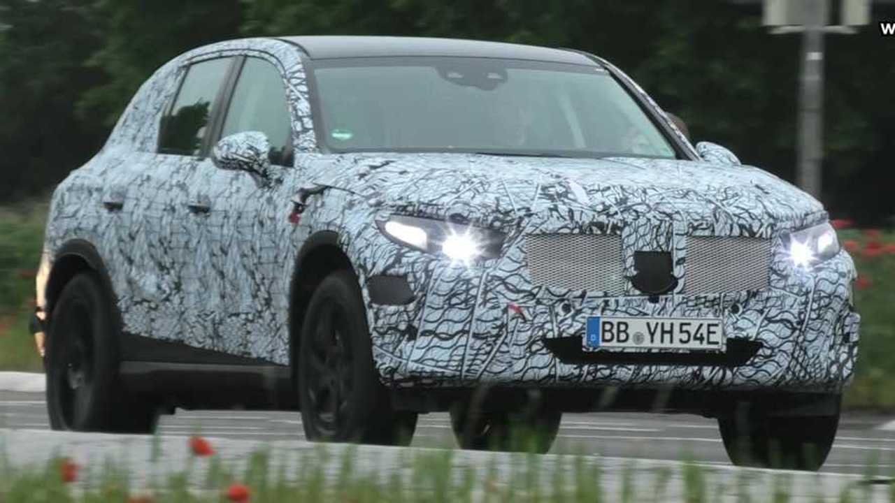 Yeni Mercedes GLC casus video ekran görüntüsü.