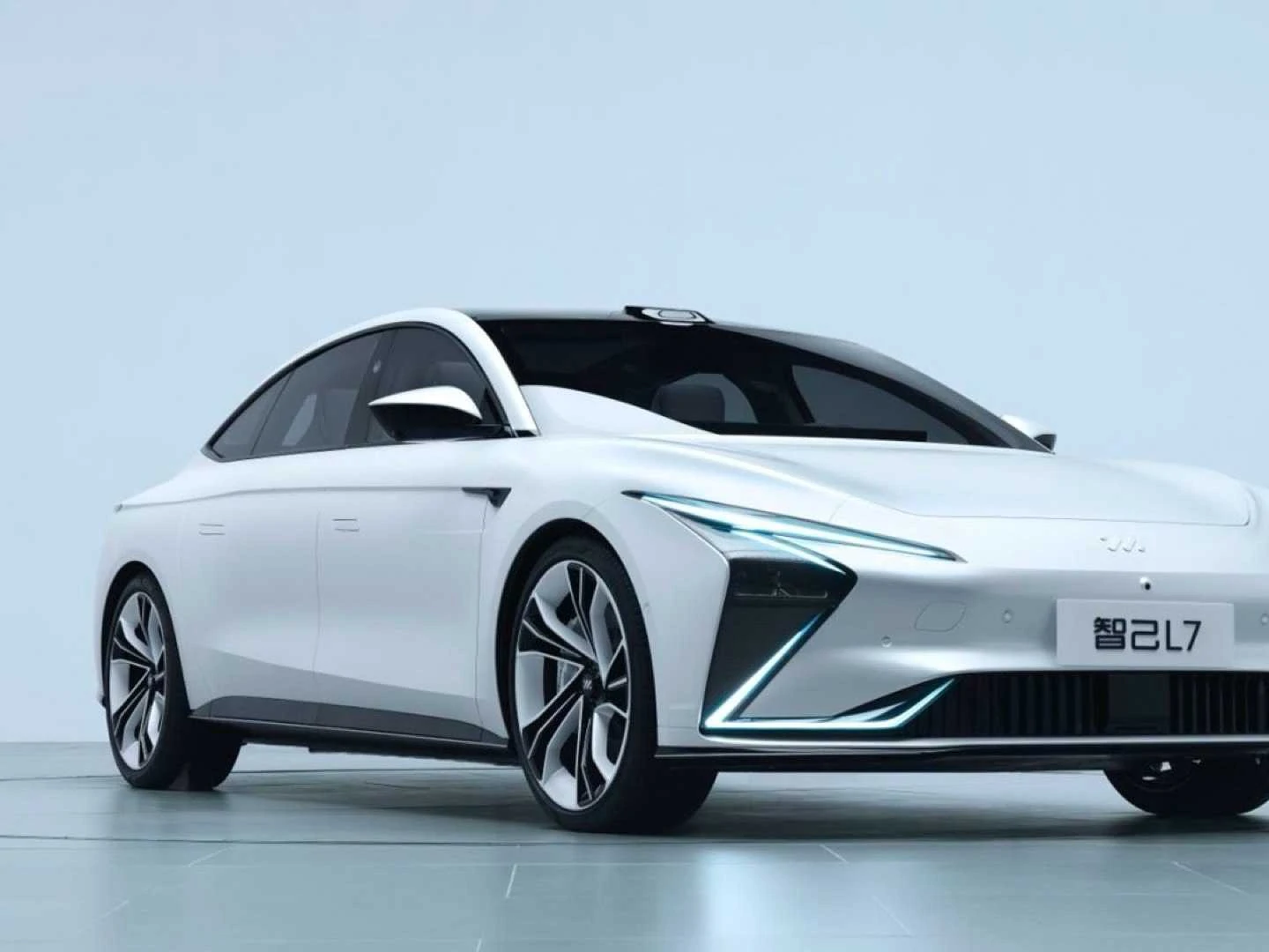 Zhiji L7 Chinese EV Has 621-Mile Range, Wireless Charging