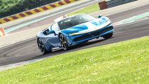 Ferrari SF90 Assetto Fiorano prova in pista