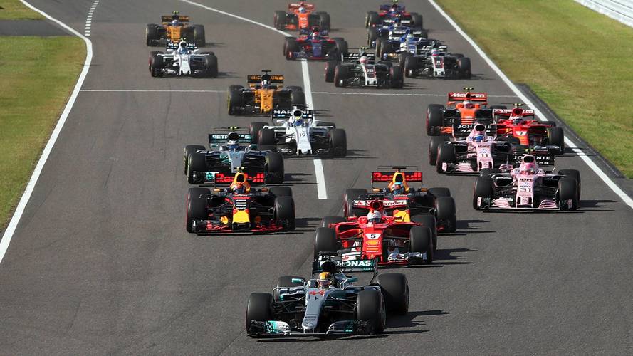 Départ : Lewis Hamilton, Mercedes AMG F1 W08 mène