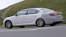 Skoda Superb facelift spy photo