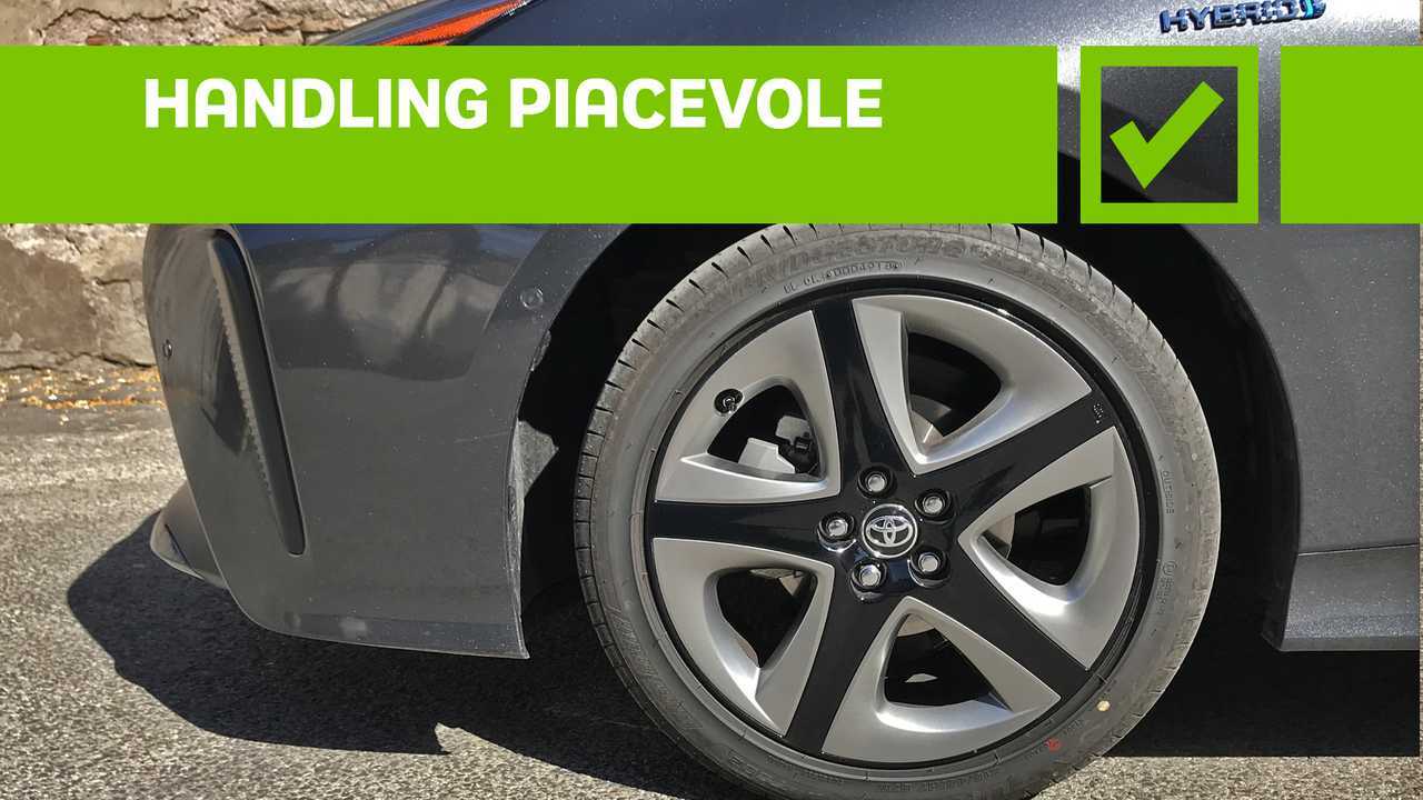 Toyota Prius AWD i-Lounge, pro e contro