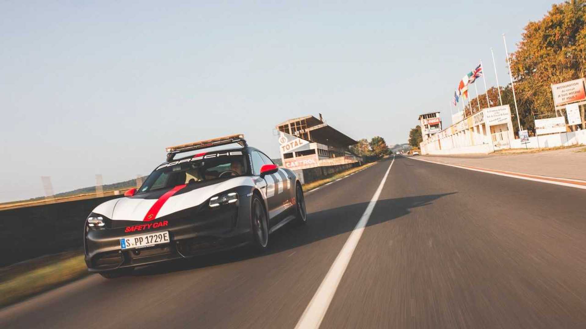 La Porsche Taycan Turbo come safety car alla Porsche Carrera Cup Deutschland