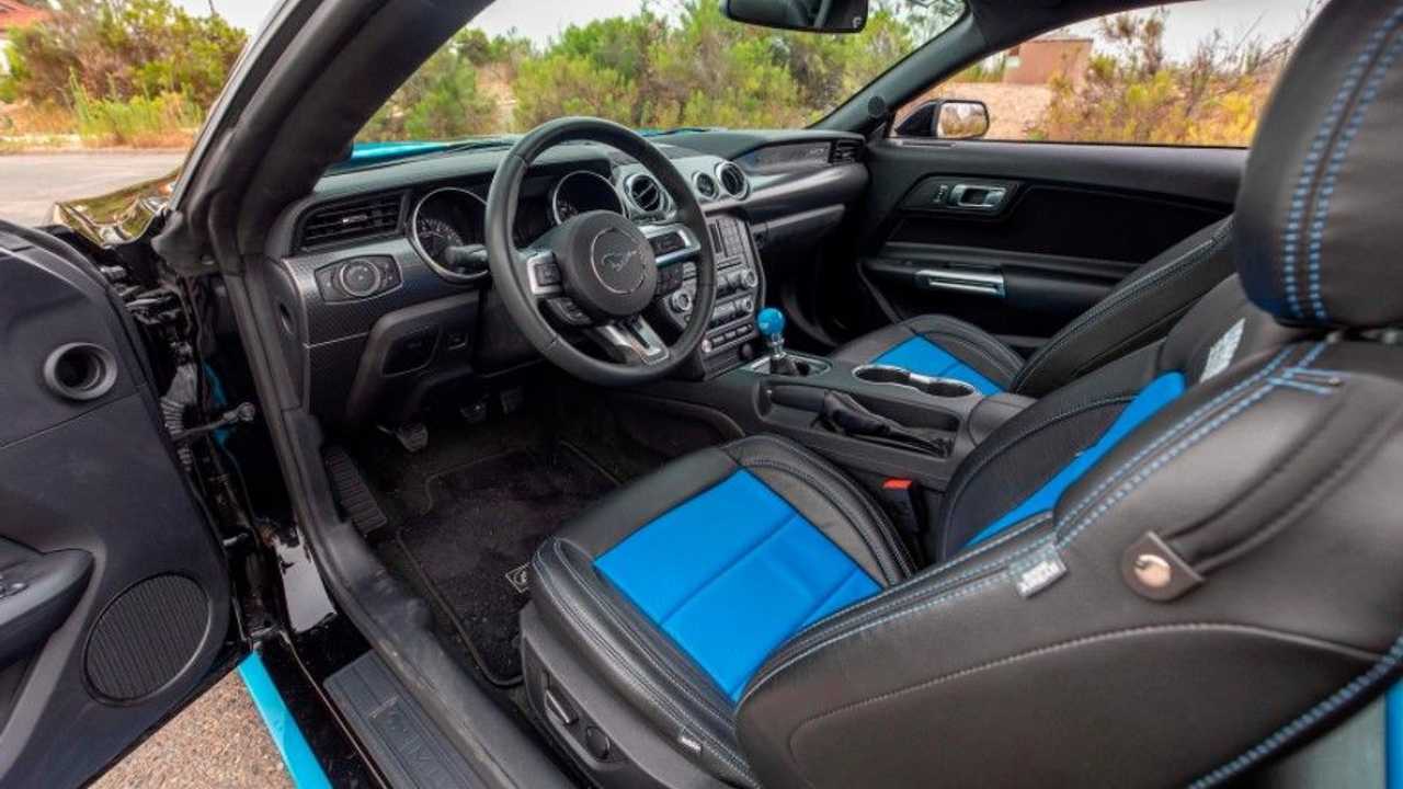 Ford Mustang Edisi Petty’s Garage Warrior bagian kabin