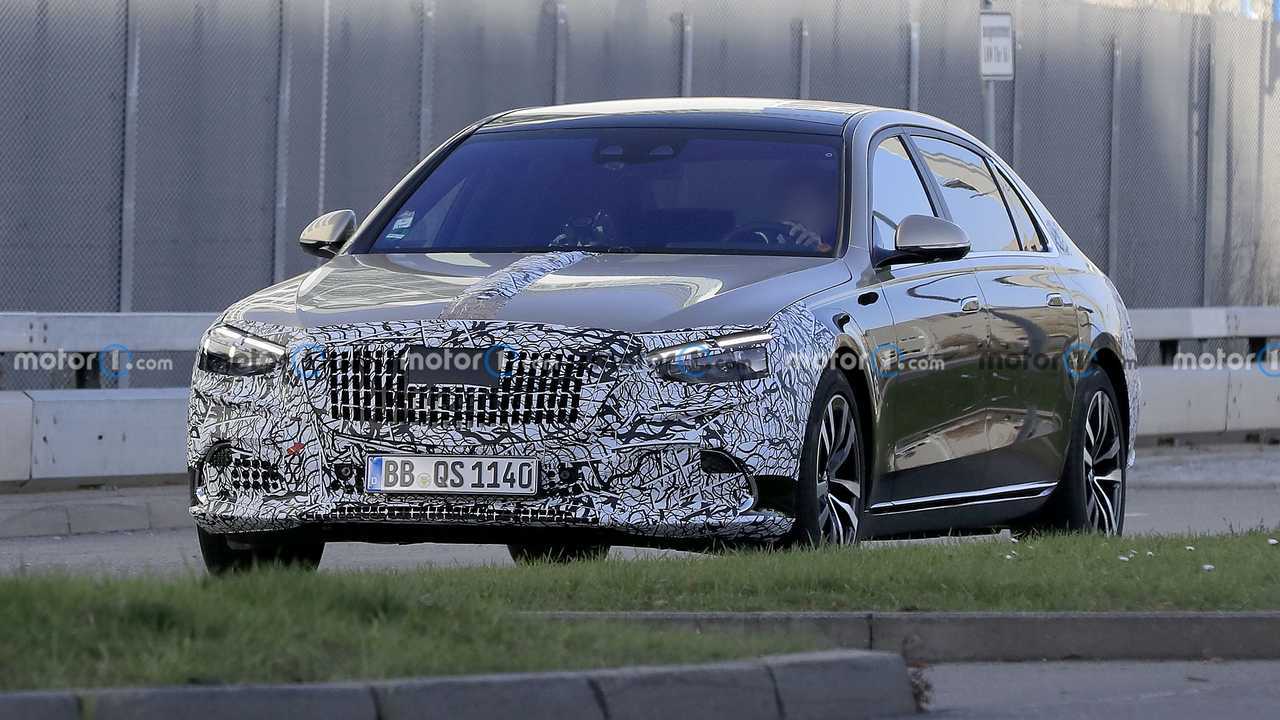 Шпионское фото нового Mercedes-Maybach S-class
