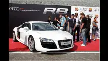 Star-Kicker fahren Audi