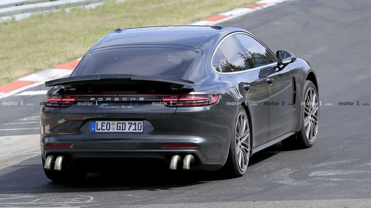 Шпионские фото Porsche Panamera с необычным выхлопом