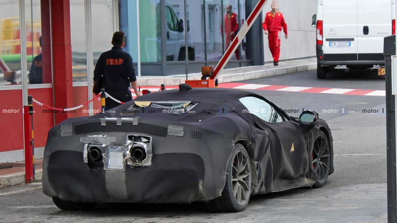 Hibrid-hajtású Ferrari, kémfotók
