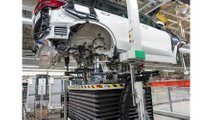 BMW X5 xDrive45e production - Battery installation