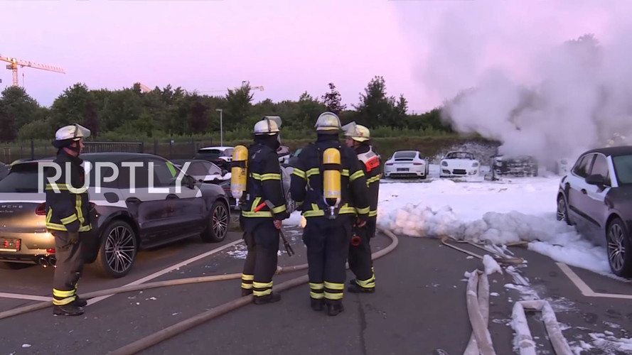Fire at Porsche dealer in Hamburg